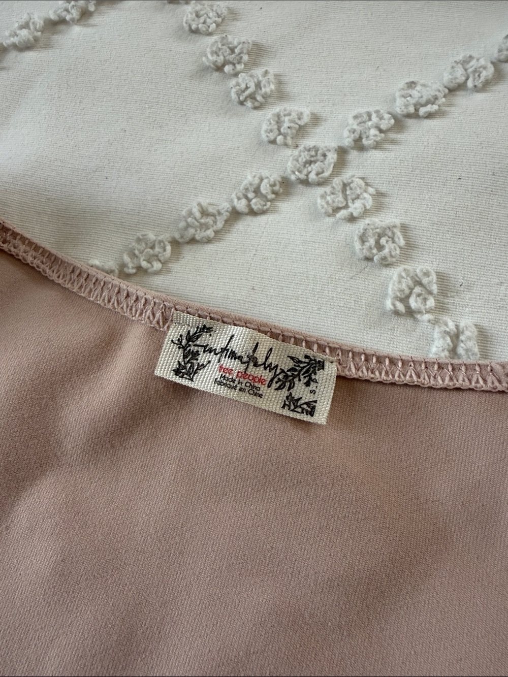 Free People Puff Sleeve V-Neck Bodysuit Blush Size Small NWOT - Picture 3 of 9